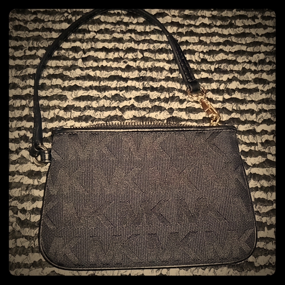 MK small wristlet